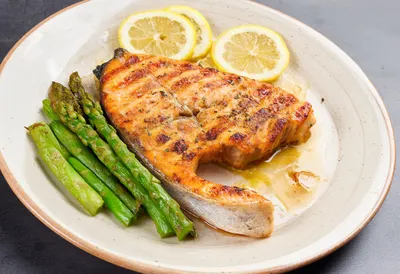 Grilled Salmon with Asparagus