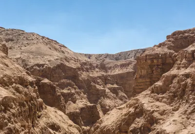 กำแพง Clay Canyon ท่ามกลางแสงอันอบอุ่นในฤดูร้อน