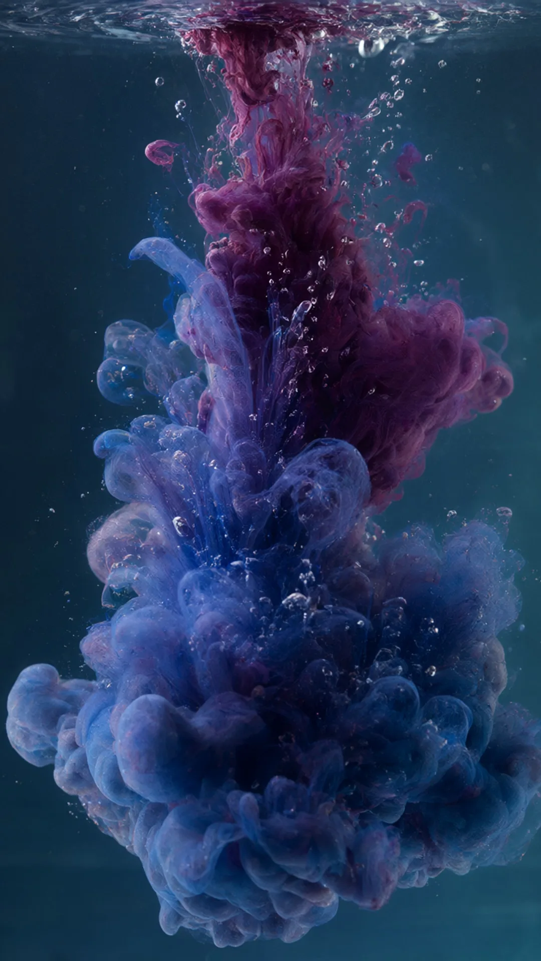 Ink Dispersing In Water ในจานสีลึก