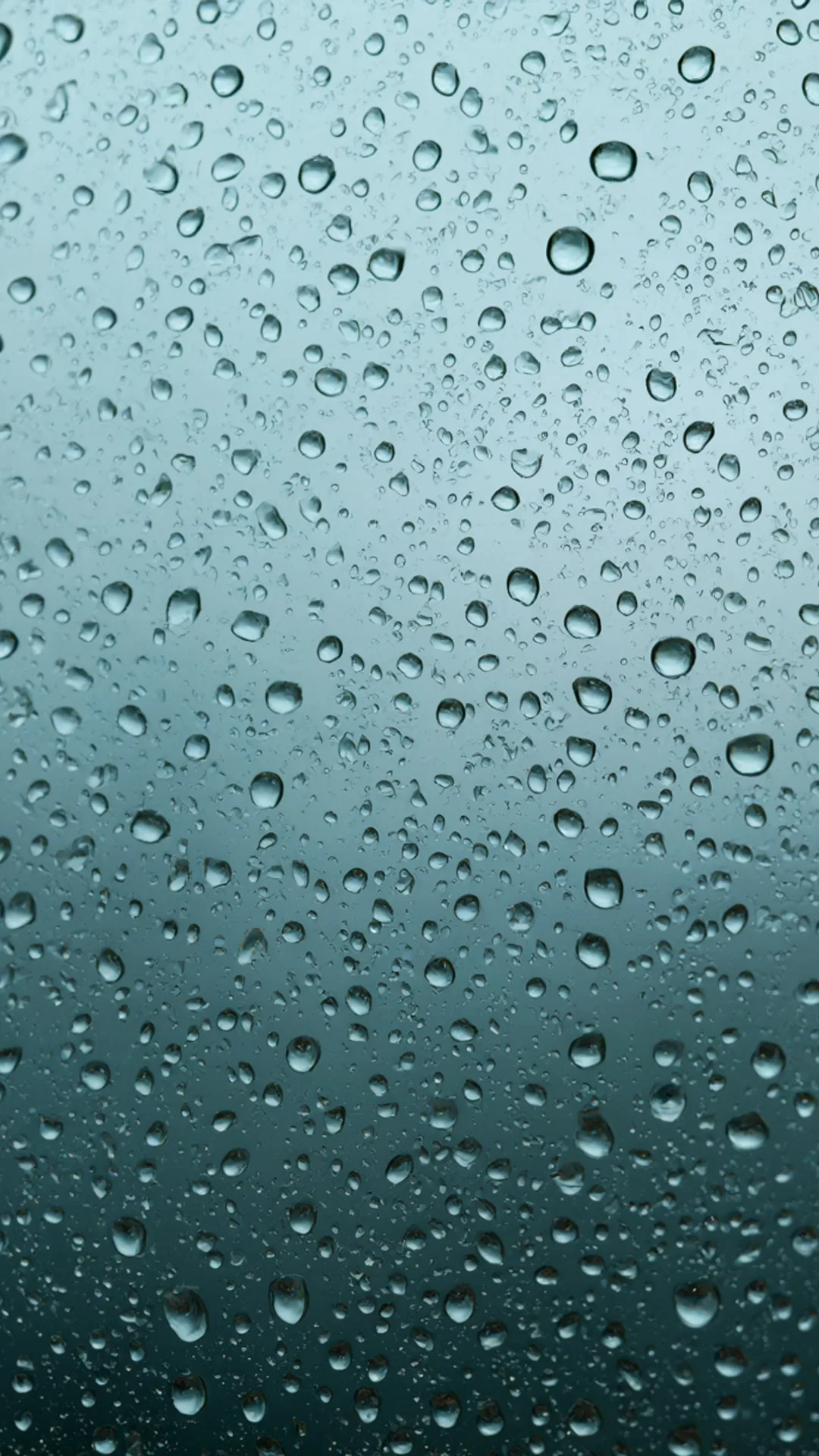 หยดฝนบนกลาสมาโคร