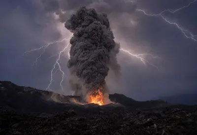 Volcanic Lightning in an Ash Cloud